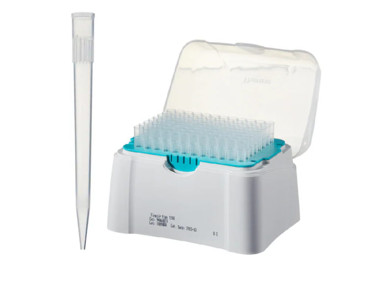 Końcówki_do_pipet_Finntip™Flex_1200(50-1200_µl)_-_sterylne_pudełko_argenta