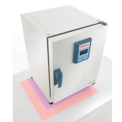 Inkubator mikrobiologiczny z naturalnym obiegiem powietrza model Heratherm IGS 180 Thermo Scientific